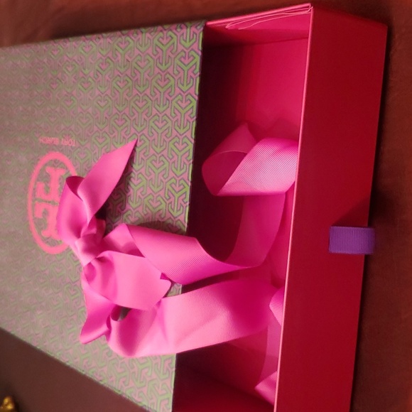 Tory Burch Box w/ Ribbon - Picture 2 of 5